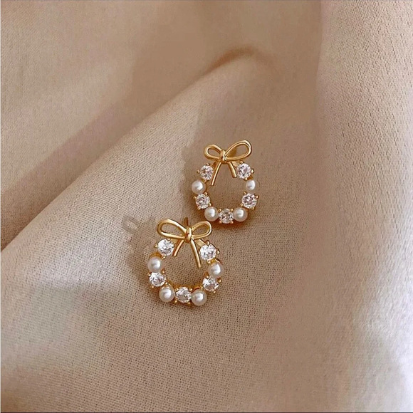 Pearly Diamond Wreath Floral Mini Delicate 925 Sterling Silver Gold Stud Earring - Picture 2 of 5